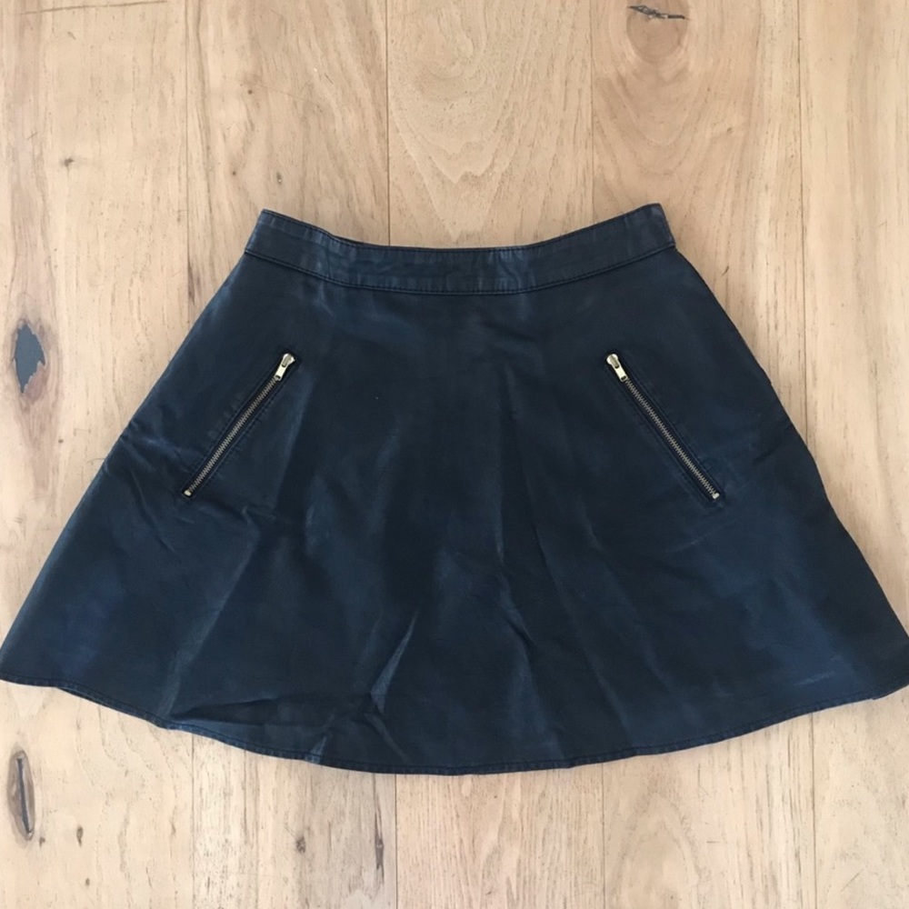 Vegan Leather A line skirt w gold zipper pockets - Picture 5 of 8